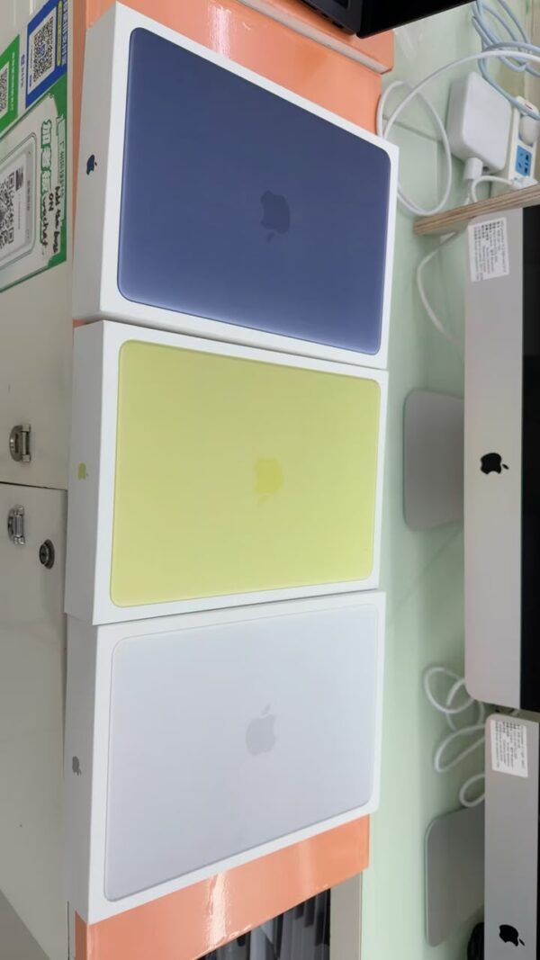 MacBook 2026 Neo models : Silver, Blue, Yellow